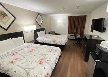 Pinckeyville Inn and Suites hotel thumbnail 3