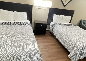 Pinckeyville Inn and Suites hotel thumbnail 5