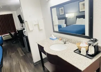 Pinckeyville Inn and Suites hotel thumbnail 6