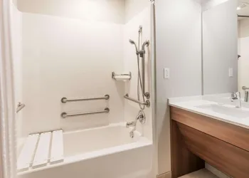 Microtel Inn & Suites By Wyndham Altoona hotel thumbnail 6