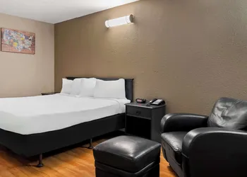 Americas Best Value Inn Danville hotel thumbnail 5