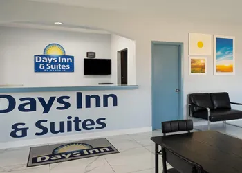 Days Inn & Suites by Wyndham Byram hotel thumbnail 2