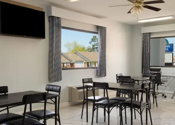 Days Inn & Suites by Wyndham Byram hotel thumbnail 3