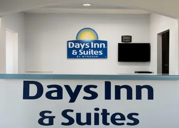 Days Inn & Suites by Wyndham Byram hotel thumbnail 4
