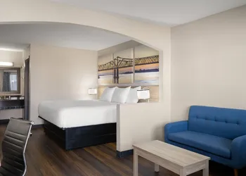 Days Inn & Suites by Wyndham Byram hotel thumbnail 5