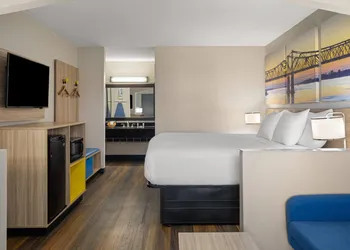 Days Inn & Suites by Wyndham Byram hotel thumbnail 7