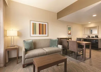Embassy Suites by Hilton Akron Canton Airport hotel thumbnail 5