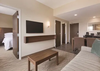 Embassy Suites by Hilton Akron Canton Airport hotel thumbnail 6