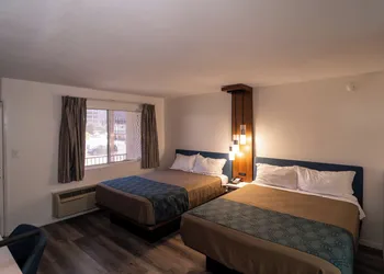 Central Phoenix Hotel hotel thumbnail 8