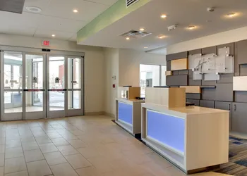 Holiday Inn Express & Suites Galesburg by IHG hotel thumbnail 2