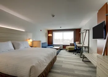 Holiday Inn Express & Suites Galesburg by IHG hotel thumbnail 5