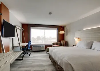 Holiday Inn Express & Suites Galesburg by IHG hotel thumbnail 8