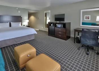Hampton Inn & Suites Albuquerque Airport hotel thumbnail 4