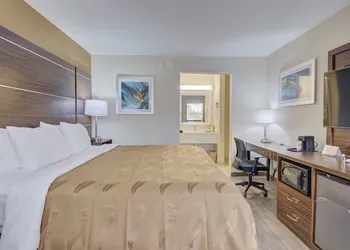Quality Inn & Suites Suffolk West hotel thumbnail 6