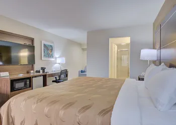 Quality Inn & Suites Suffolk West hotel thumbnail 8