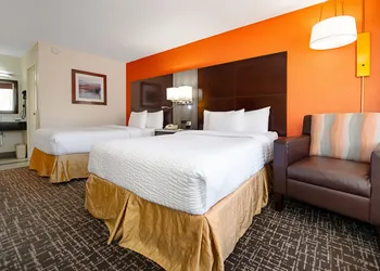 New Hope Inn & Suites hotel thumbnail 5