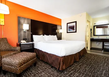 New Hope Inn & Suites hotel thumbnail 6