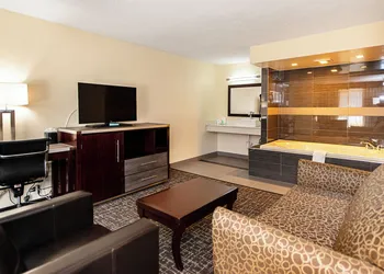 New Hope Inn & Suites hotel thumbnail 8