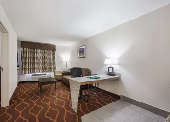 Quality Inn & Suites Huntsville Research Park Area hotel thumbnail 6
