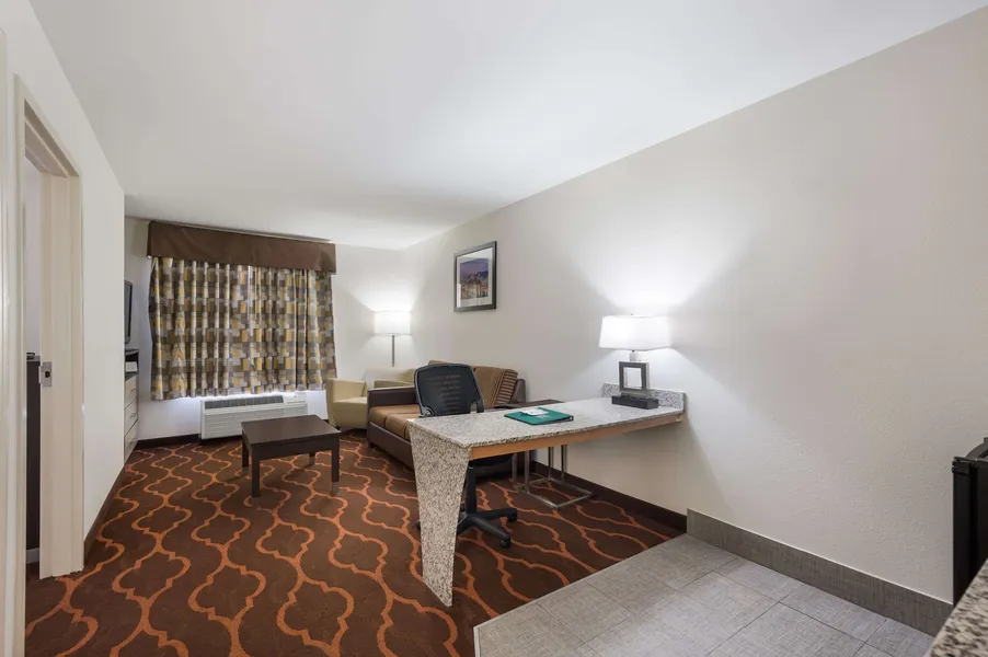 Quality Inn & Suites Huntsville Research Park Area hotel detail image 6