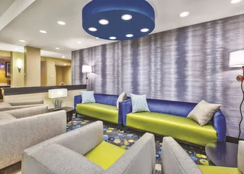La Quinta Inn & Suites by Wyndham Niagara Falls hotel thumbnail 2