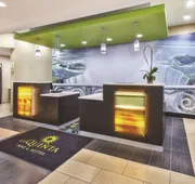 La Quinta Inn & Suites by Wyndham Niagara Falls hotel detail image 3