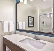 La Quinta Inn & Suites by Wyndham Niagara Falls hotel detail image 4