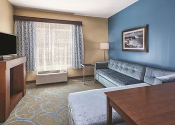 La Quinta Inn & Suites by Wyndham Niagara Falls hotel thumbnail 5