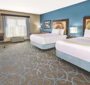 La Quinta Inn & Suites by Wyndham Niagara Falls hotel detail image 7