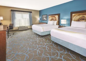 La Quinta Inn & Suites by Wyndham Niagara Falls hotel thumbnail 7