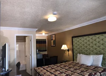Lamplighter Motel hotel thumbnail 5