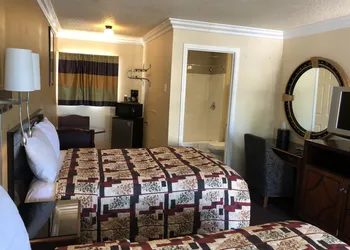 Lamplighter Motel hotel thumbnail 8