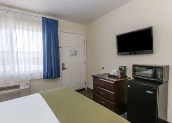 Days Inn by Wyndham Santa Maria hotel thumbnail 6