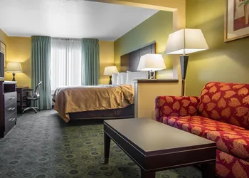 Quality Inn & Suites Bloomington I-55 and I-74 hotel thumbnail 4