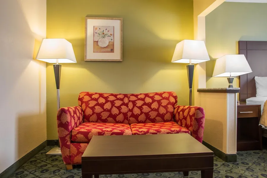 Quality Inn & Suites Bloomington I-55 and I-74 hotel detail image 6