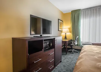Quality Inn & Suites Bloomington I-55 and I-74 hotel thumbnail 8