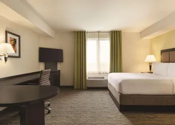 Park Inn by Radisson, Calgary Airport North, AB hotel thumbnail 8