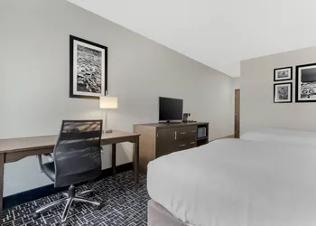 Comfort Inn & Suites hotel thumbnail 5