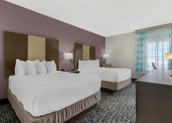 Comfort Inn & Suites hotel thumbnail 6