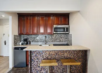 Ramada by Wyndham Flushing Queens hotel thumbnail 5