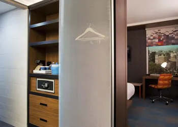 Aloft Beachwood hotel thumbnail 6