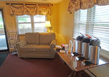 Amish Country Motel hotel thumbnail 4