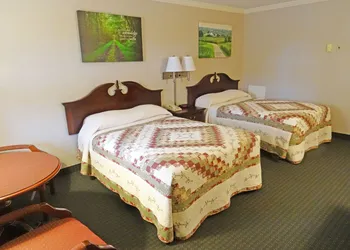 Amish Country Motel hotel thumbnail 6