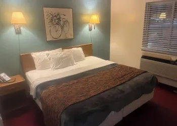 Americas Best Value Inn & Suites Clear Lake hotel thumbnail 5