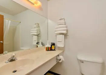 Americas Best Value Inn & Suites Clear Lake hotel thumbnail 7