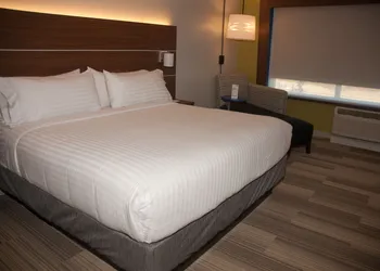 Holiday Inn Express & Suites Decatur by IHG hotel thumbnail 5
