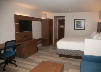 Holiday Inn Express & Suites Decatur by IHG hotel thumbnail 6