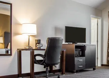 Quality Inn & Suites South Portland hotel thumbnail 6