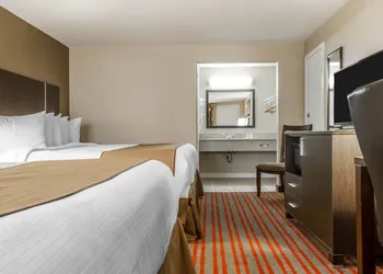 Quality Inn & Suites South Portland hotel thumbnail 7