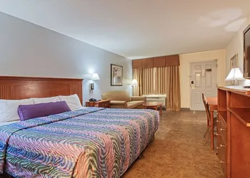 Regency Inn & Suites hotel thumbnail 5